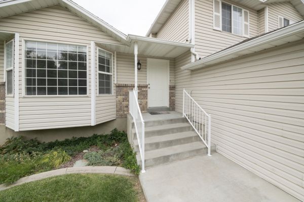 Cost of White Vinyl Siding Replacement in Pearland